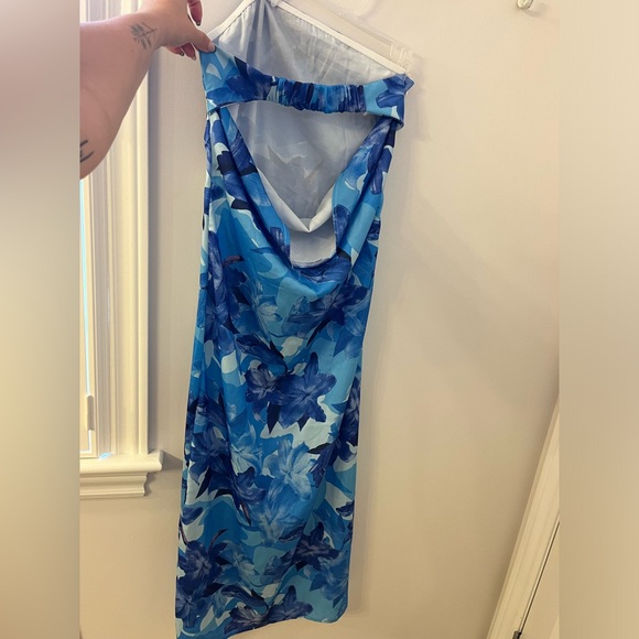 Size medium floral strapless dress - Picture 2 of 3